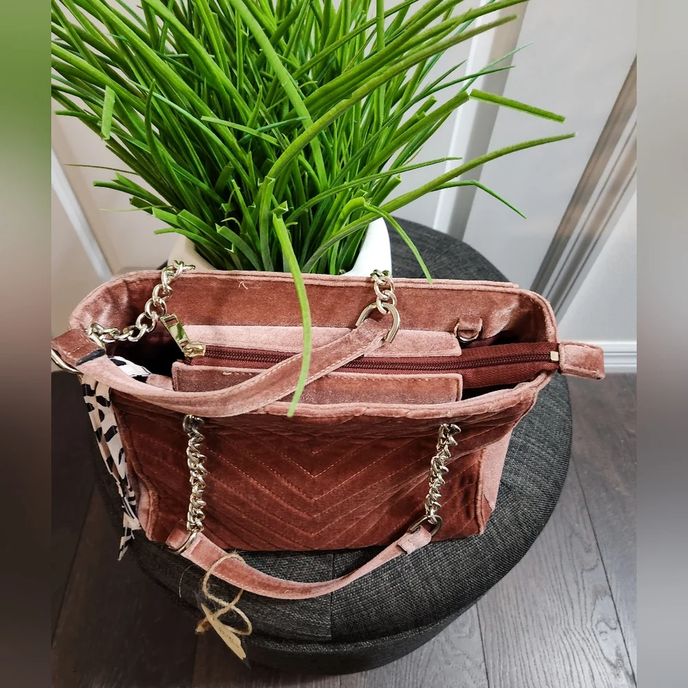 Purse - Picture 2 of 10